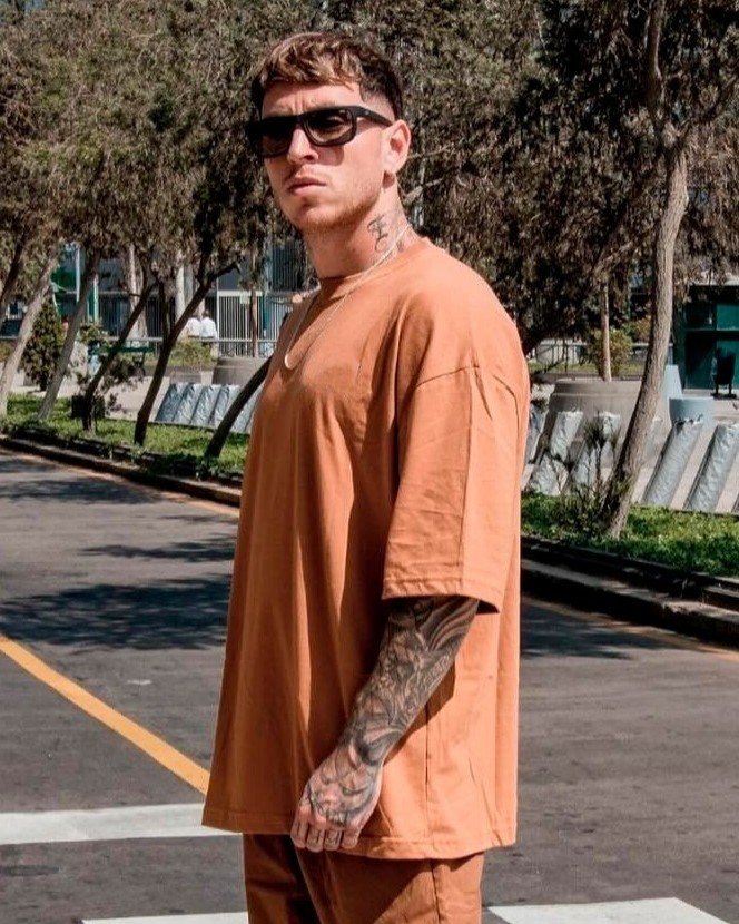 Polo Camell Oversize Hombre (1) Polo Camell Oversize para Hombre