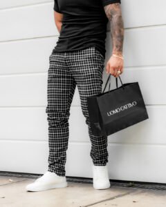 pantalon negro con cuadro blanco para hombre