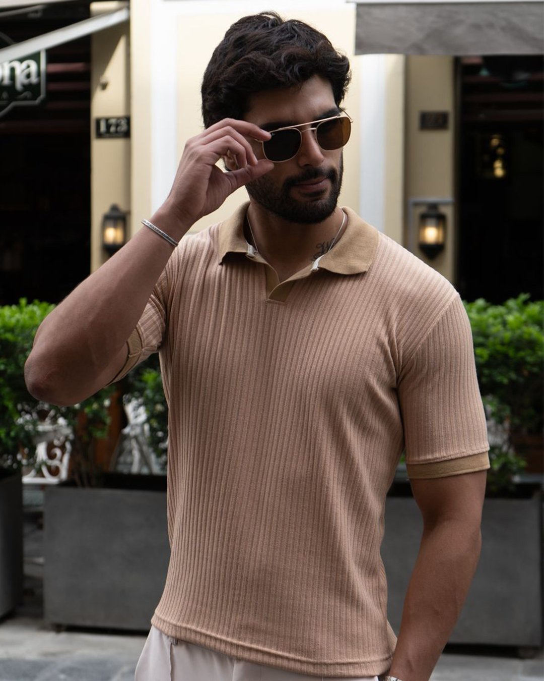 polo beige para hombre