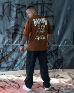 polo marron oversize para hombre