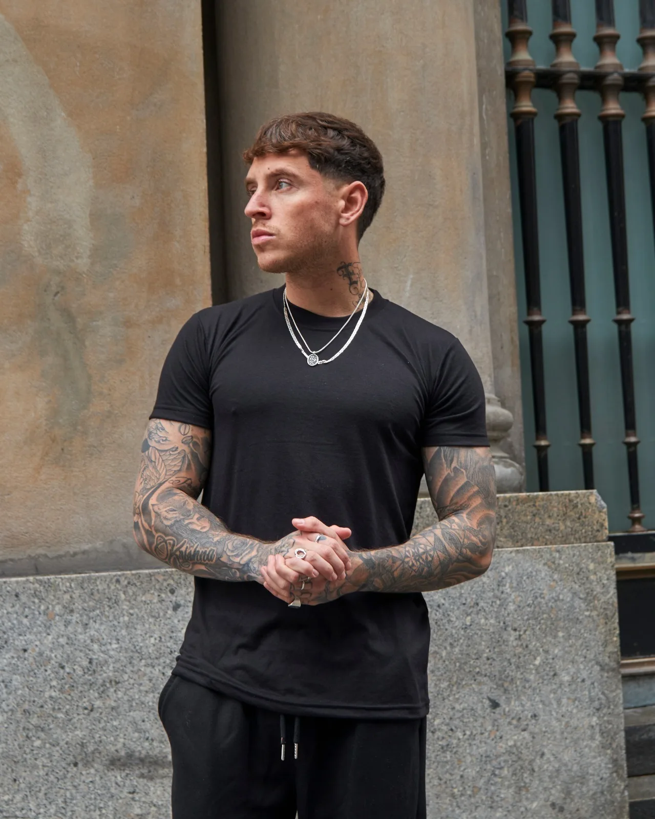 polo negro para hombre