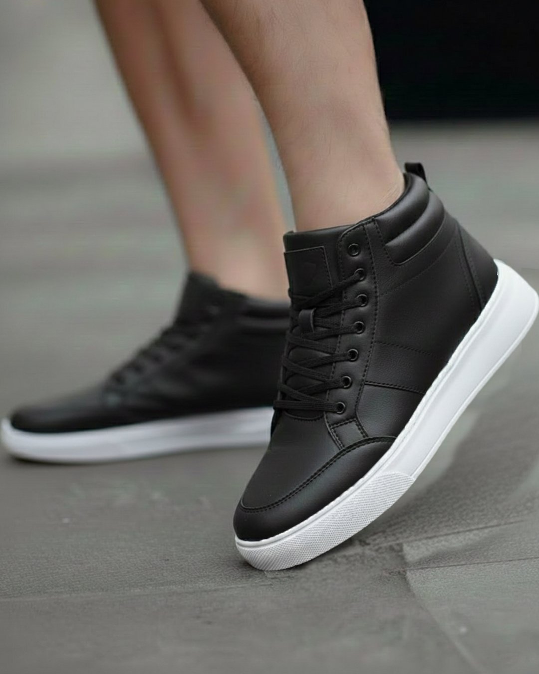 zapatilla-negro-con-suela-blanca-botines (1) Zapatilla Negro con Suela Blanca Botines Unisex