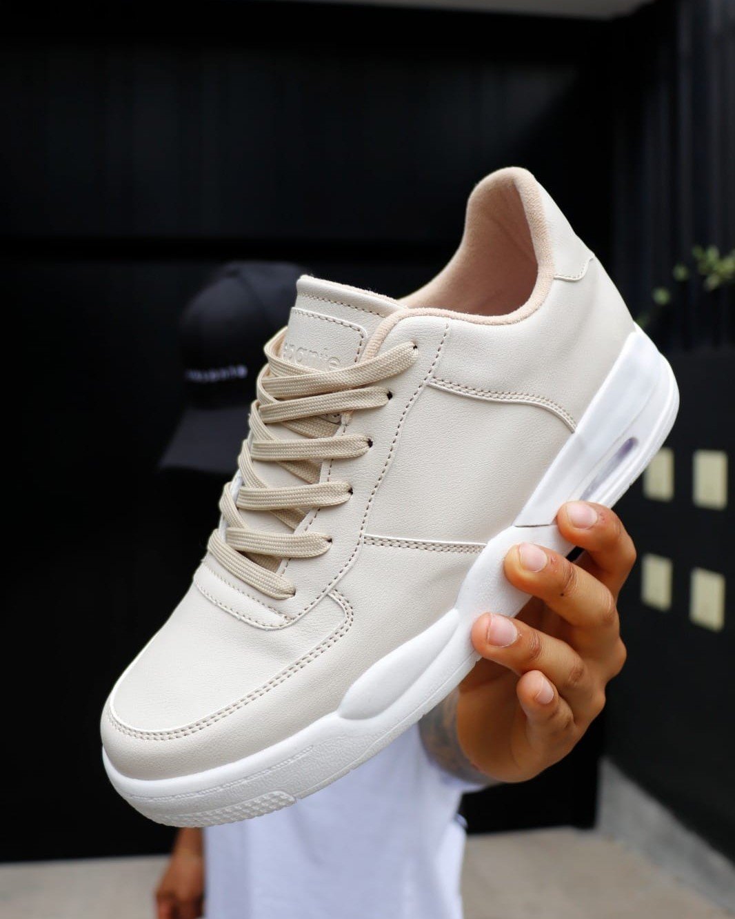 zapatillas beige para hombre